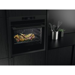 AEG Series 8000 BPE748380T 71 L 3500 W Negro