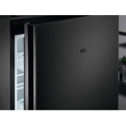 AEG Series 8000 RCB736D7MG Independiente 367 L Negro