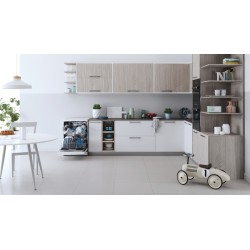 Indesit D2F HK26 Independiente 14 cubiertos