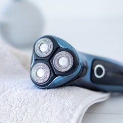 Ufesa AR3050 Máquina de afeitar de rotación Recortadora Negro, Azul